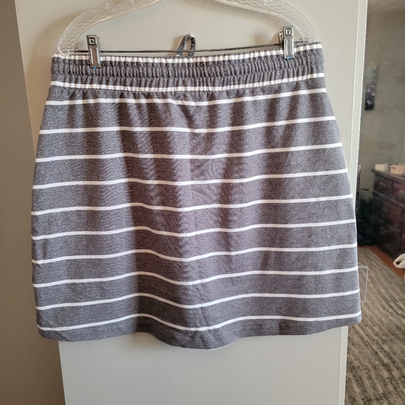 torrid Grey & White Striped Shirt - Size 1 (14/16) - Picture 4 of 7